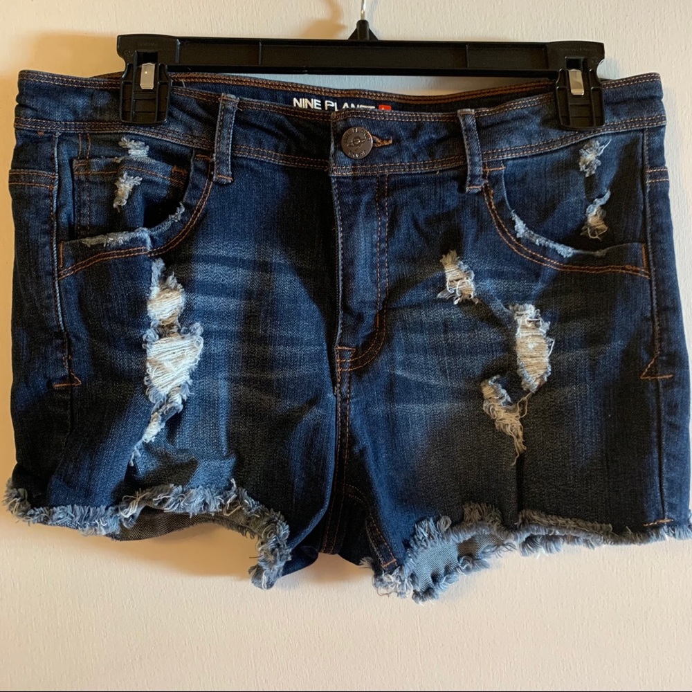 Size large nine planet Jean distressed shorts